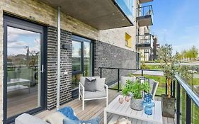Scandpoint Apartment Fornebu Near Sea Front With Outdoor Walk!